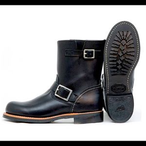 Like NEW Redwing 3354 Short Engineer Black Boundary Boots Women’s Size 9